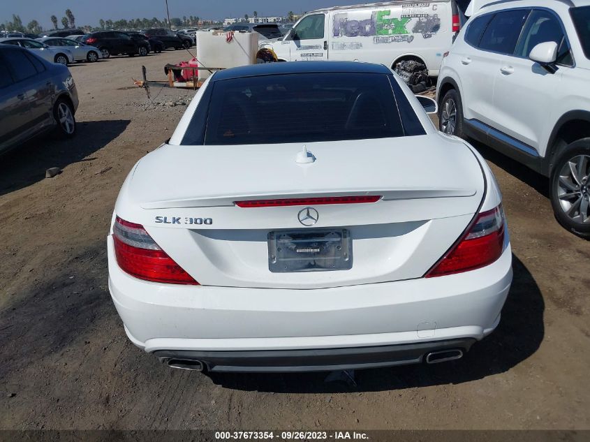 VIN WDDPK3JA5GF121640 2016 Mercedes-Benz SLK-Class,... no.16