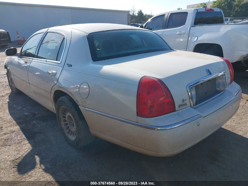 2005 Lincoln Town Car Signature Limited VIN: 1LNHM82W05Y631584 Lot: 37674560