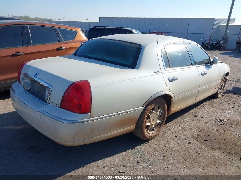 2005 Lincoln Town Car Signature Limited VIN: 1LNHM82W05Y631584 Lot: 37674560