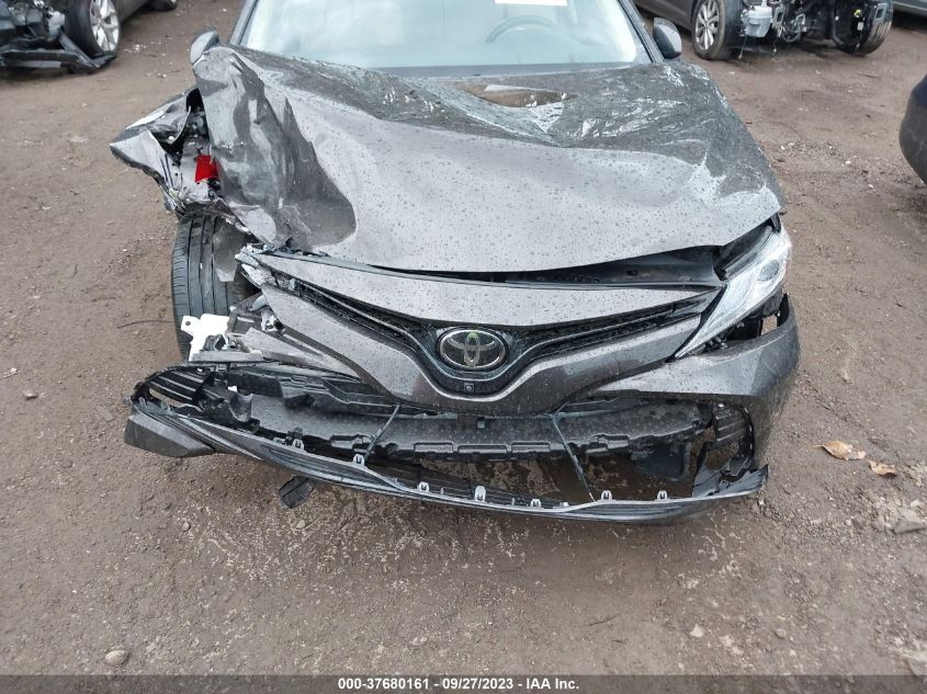 4T1B11HK8JU002084 2018 Toyota Camry Xle