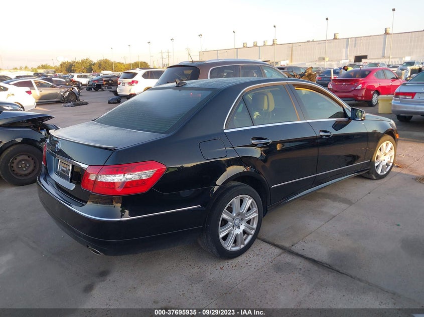 2013 MERCEDES-BENZ E 350 WDDHF5KB9DA709982
