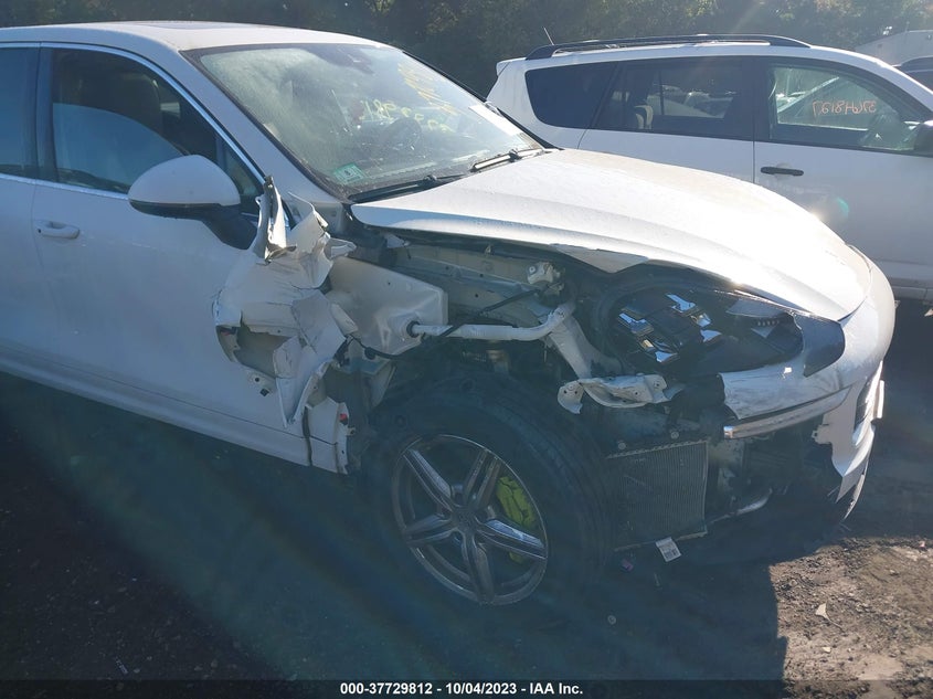 2016 PORSCHE CAYENNE E-HYBRID S - WP1AE2A25GLA58310