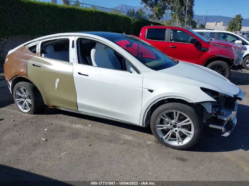 2022 Tesla Model Y Long Range Dual Motor All-Wheel Drive VIN: 7SAYGDEE2NF360019 Lot: 37731581