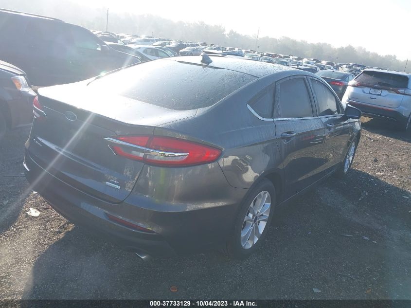 3FA6P0HD0KR112481 2019 Ford Fusion Se