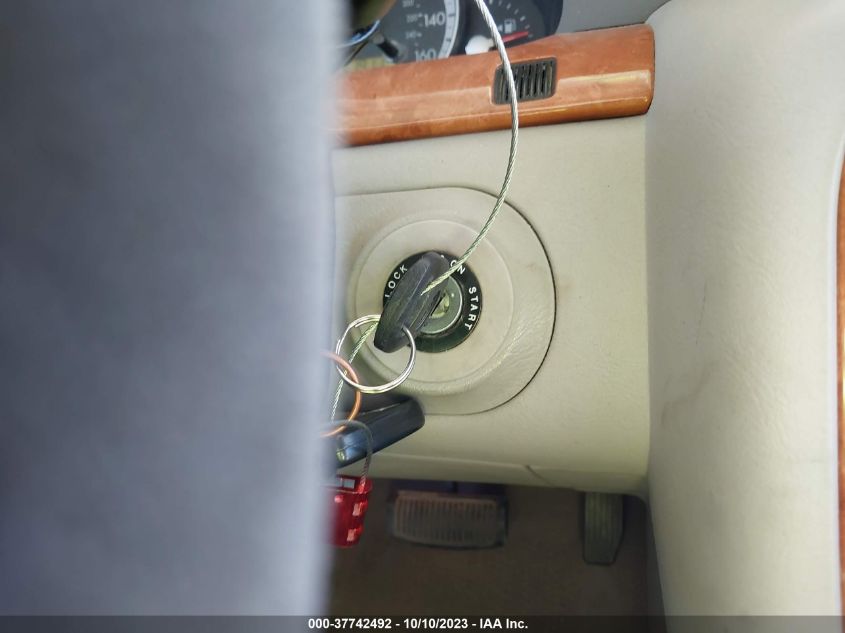 2005 Kia Amanti VIN: KNALD124255078813 Lot: 37742492