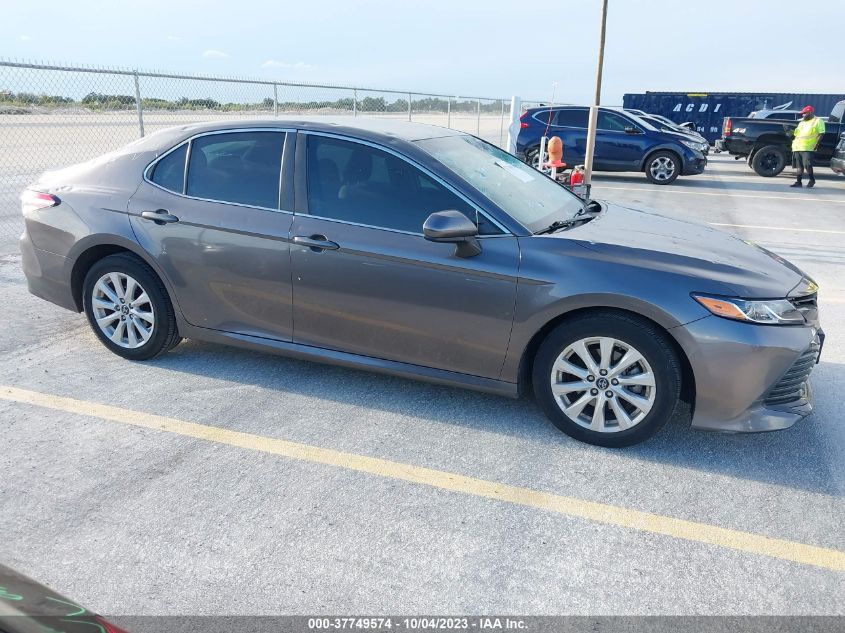 4T1B11HK3JU090932 2018 Toyota Camry Le/Se/Xle/L