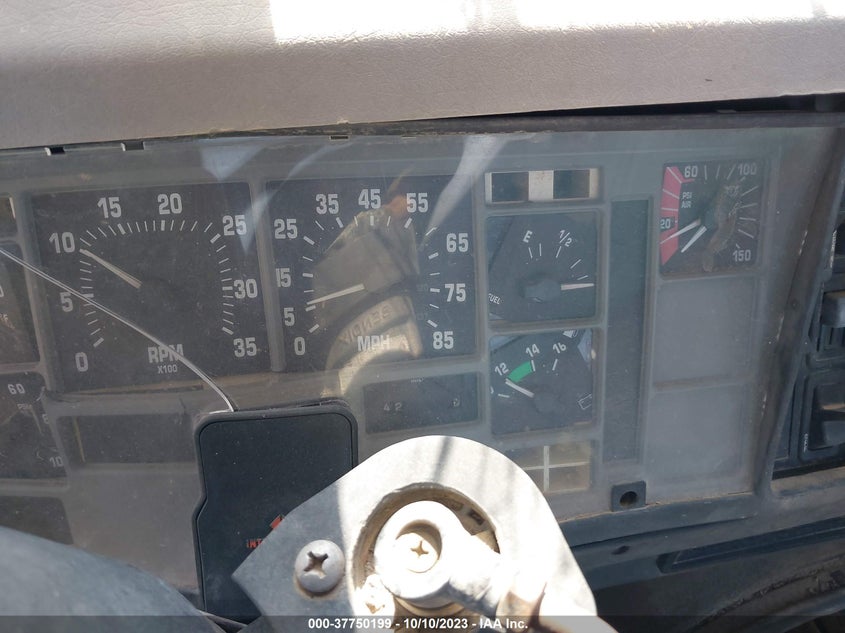 1996 International 8000 8200 VIN: 1HSHGALR1TH296335 Lot: 37750199