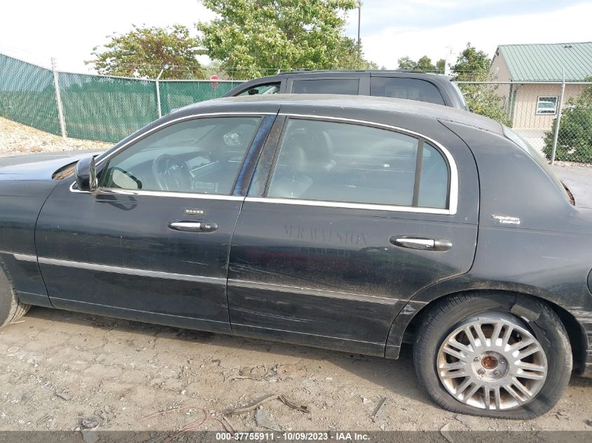 2006 Lincoln Town Car Signature Limited VIN: 1LNHM82V56Y608696 Lot: 37755911