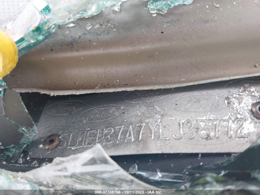 2000 Lincoln Navigator VIN: 5LMEU27A7YLJ38772 Lot: 37759766