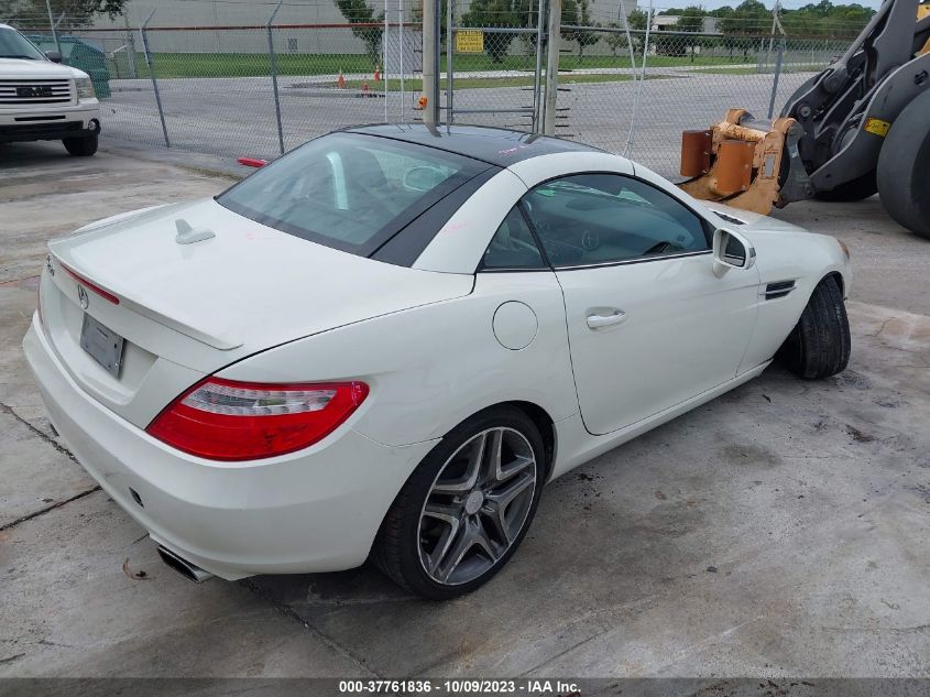 VIN WDDPK4HA7DF057205 2013 Mercedes-Benz SLK-Class,... no.4