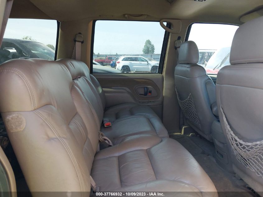 1999 GMC Suburban VIN: 1GKFK16R4XJ745102 Lot: 37766932