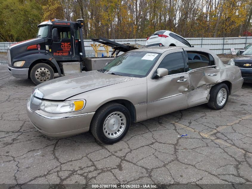 2000 Lincoln Town Car Executive VIN: 1LNHM81W0YY914007 Lot: 37807706