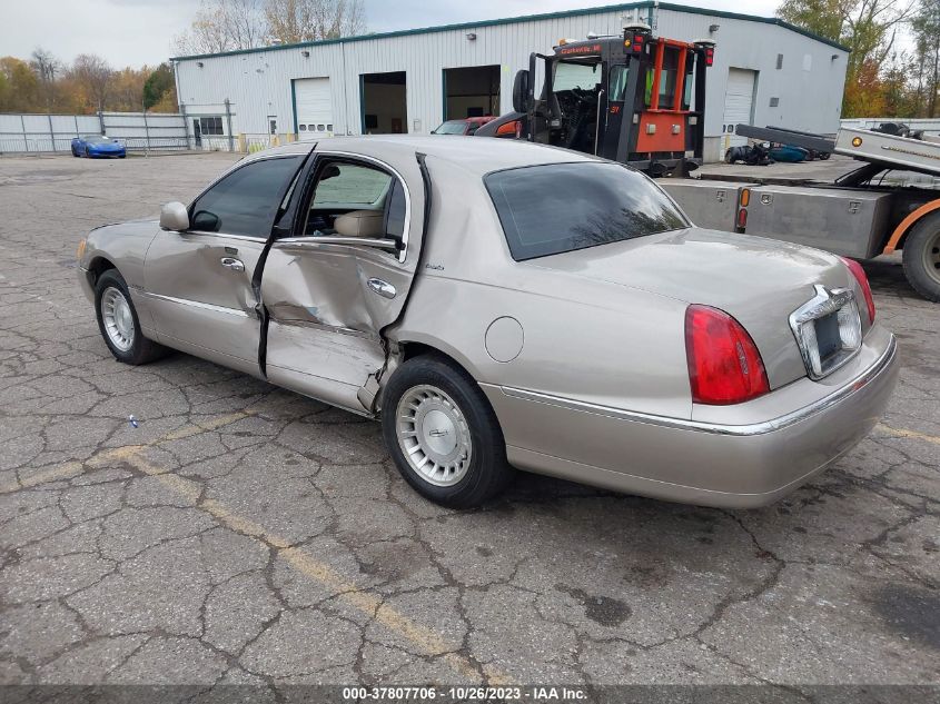 2000 Lincoln Town Car Executive VIN: 1LNHM81W0YY914007 Lot: 37807706