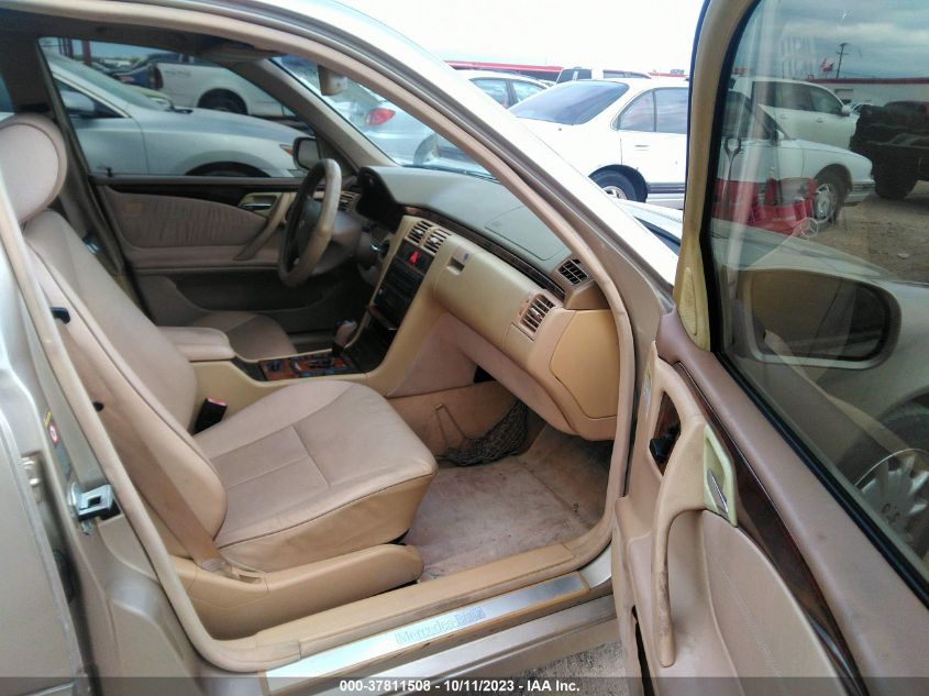 2001 Mercedes-Benz E-Class VIN: WDBJF65J81B160316 Lot: 37811508