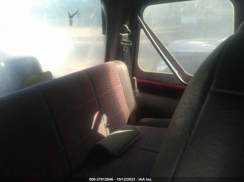 2000 Jeep Wrangler Se VIN: 1J4FA29P5YP704422 Lot: 37812846