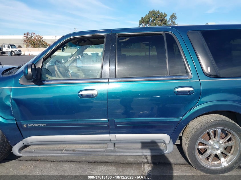 1998 Lincoln Navigator VIN: 5LMRU27L5WLJ27852 Lot: 37813130