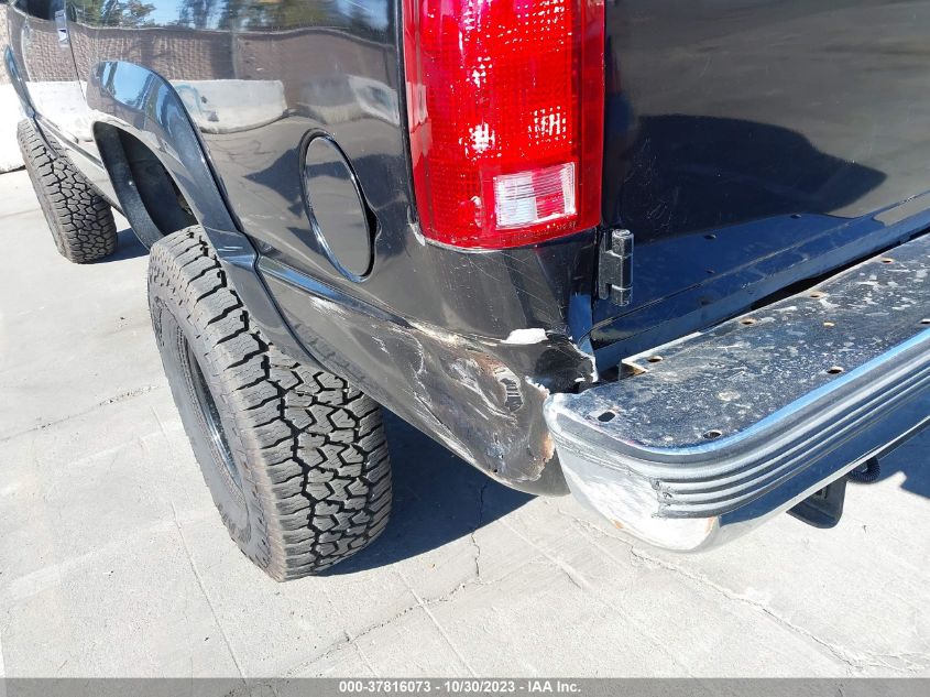 1999 Chevrolet Suburban VIN: 3GNFK16R2XG228532 Lot: 37816073