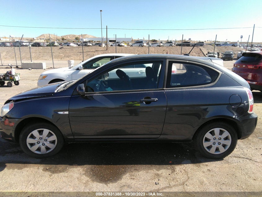 2011 Hyundai Accent Gs VIN: KMHCM3AC3BU200535 Lot: 37831388