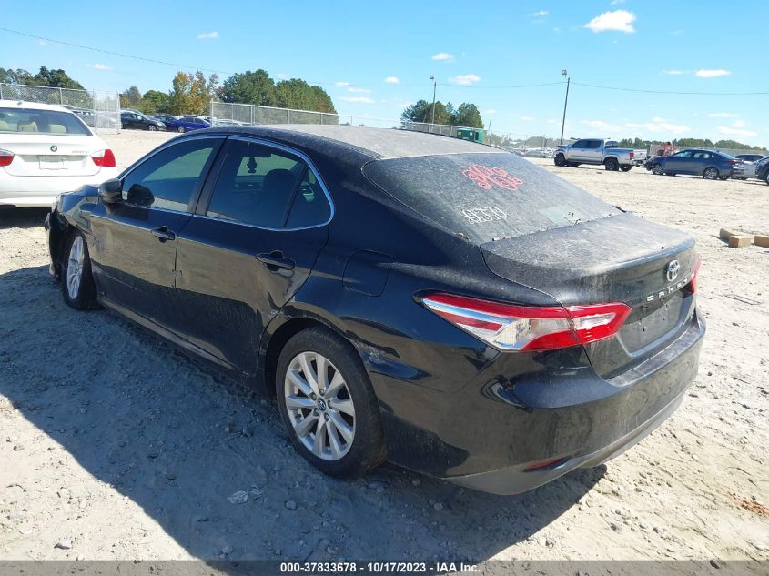 2018 Toyota Camry Le VIN: 4T1B11HK5JU095730 Lot: 37977714