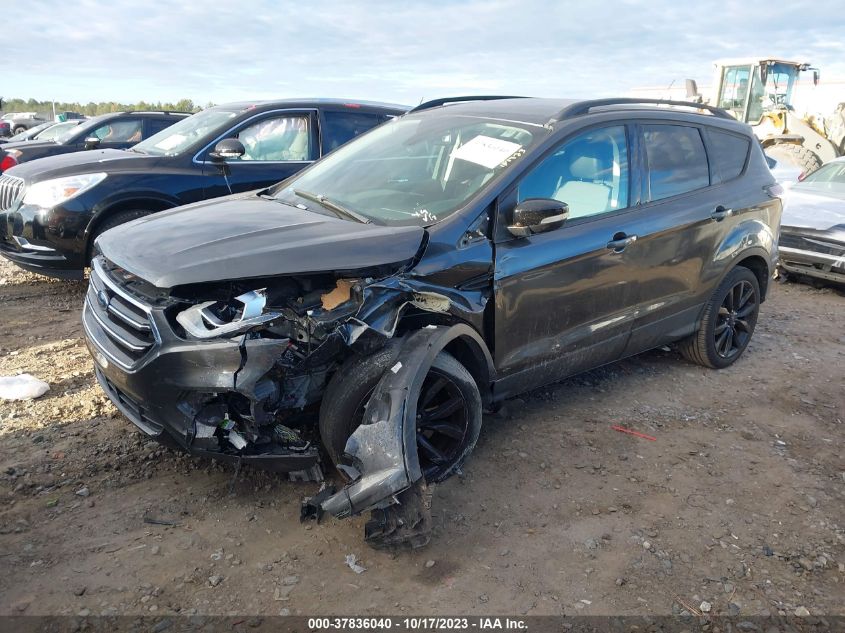 1FMCU0J97HUA19112 2017 Ford Escape Titanium