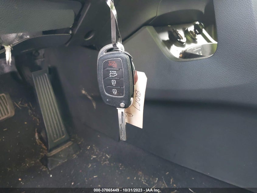 2017 Hyundai Santa Fe Sport 2.4L VIN: 5NMZUDLB7HH035923 Lot: 37865449