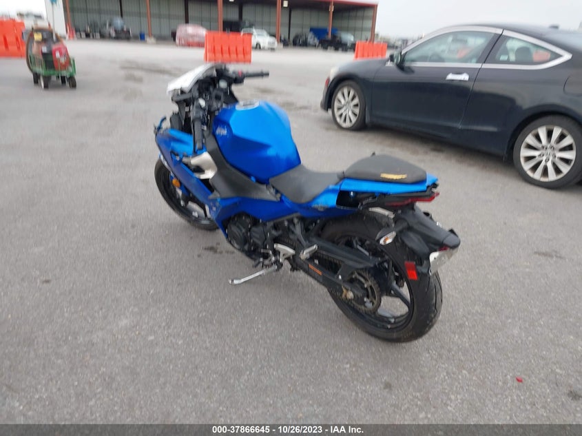 JKAEXKH12JDA13575 2018 KAWASAKI EX photo no. 3