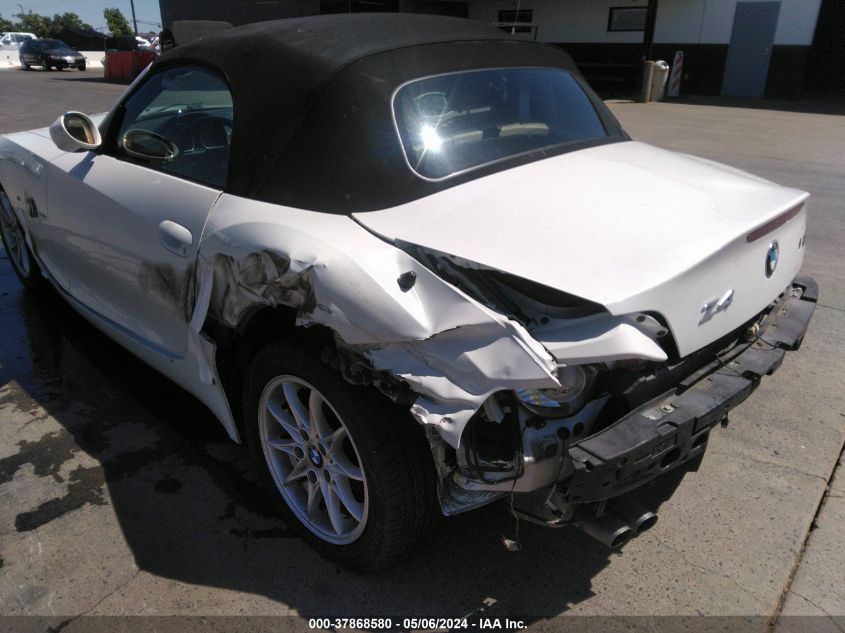 2005 BMW Z4 2.5I VIN: 4USBT33585LS55486 Lot: 37868580
