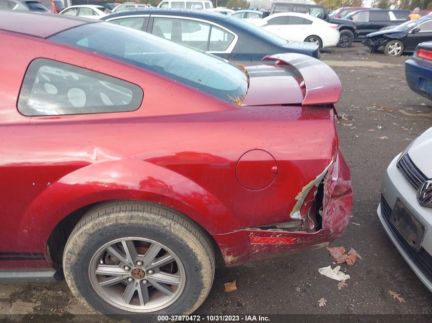 2005 Ford Mustang Deluxe/Premium VIN: 1ZVFT80N455110276 Lot: 37870472