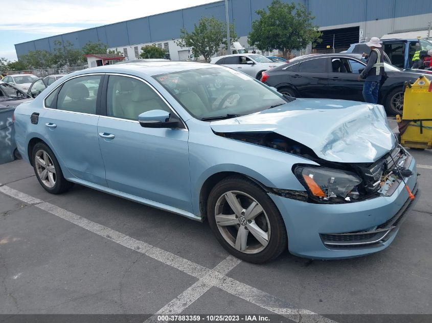 2013 Volkswagen Passat Se W/Sunroof VIN: 1VWBP7A35DC000454 Lot: 37883359