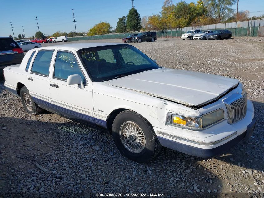1996 Lincoln Town Car Sgn/Dmnd Anv/Cypress/Jn VIN: 1LNLM82W1TY686018 Lot: 37888776
