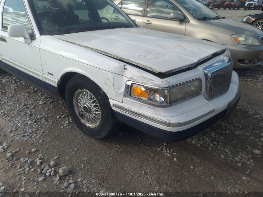 1996 Lincoln Town Car Sgn/Dmnd Anv/Cypress/Jn VIN: 1LNLM82W1TY686018 Lot: 37888776