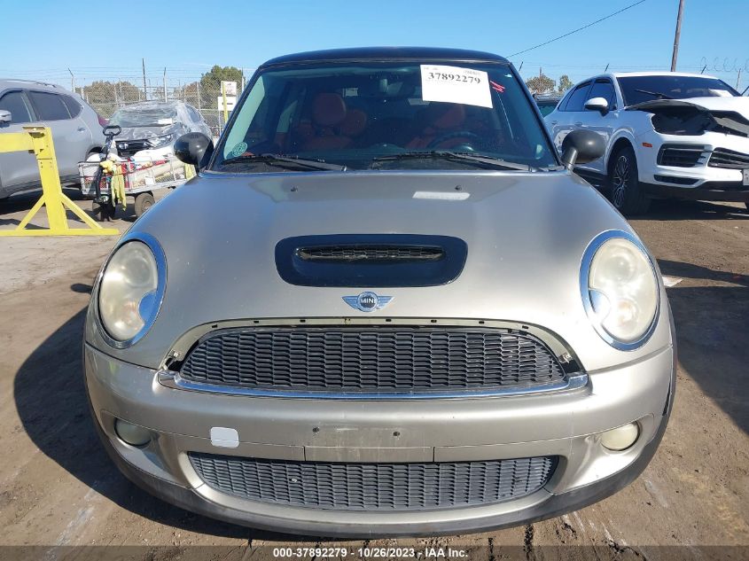 2010 Mini Cooper Hardtop S VIN: WMWMF7C59ATZ34574 Lot: 37892279