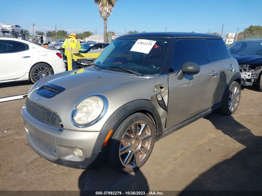 2010 Mini Cooper Hardtop S VIN: WMWMF7C59ATZ34574 Lot: 37892279