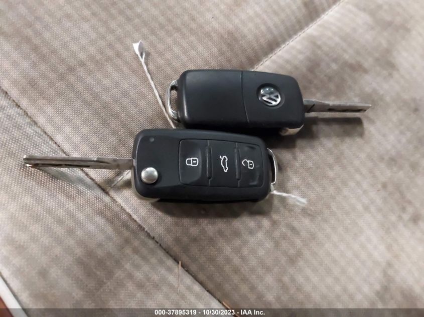 2015 Volkswagen Beetle Coupe 1.8T Classic VIN: 3VWF17AT6FM603286 Lot: 37895319