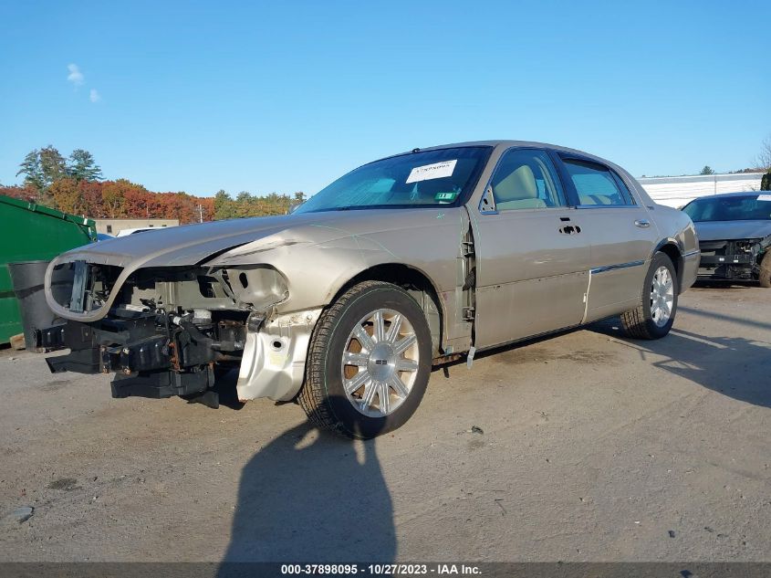 2011 Lincoln Town Car Signature Limited VIN: 2LNBL8CV3BX765869 Lot: 37898095