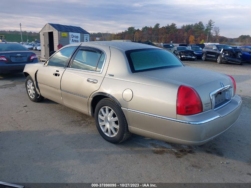 2011 Lincoln Town Car Signature Limited VIN: 2LNBL8CV3BX765869 Lot: 37898095