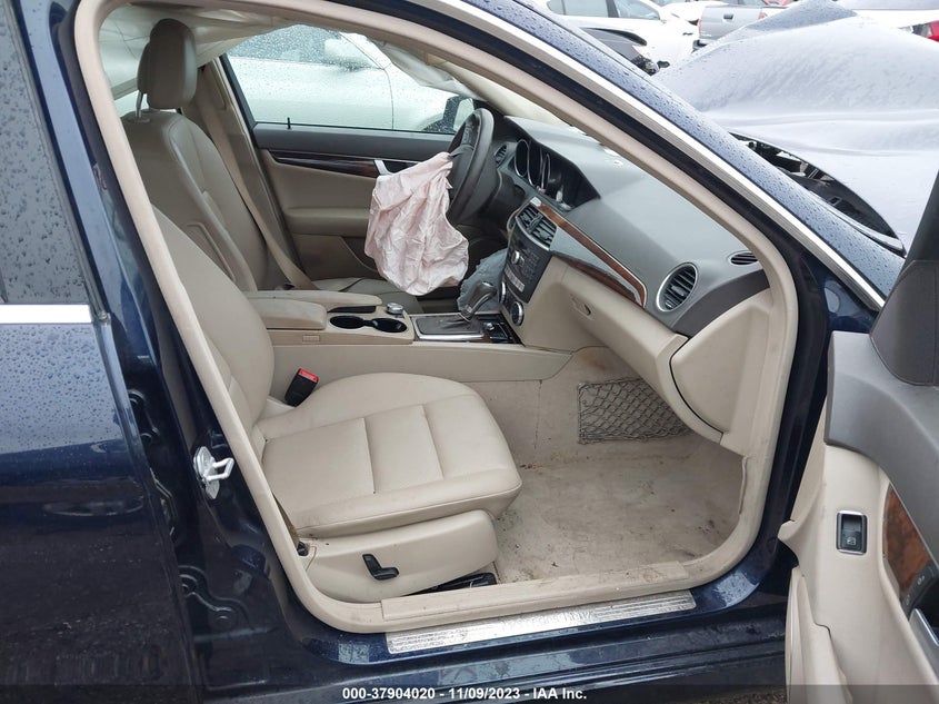 2014 MERCEDES-BENZ C 250 SPORT/LUXURY - WDDGF4HB2EG222828