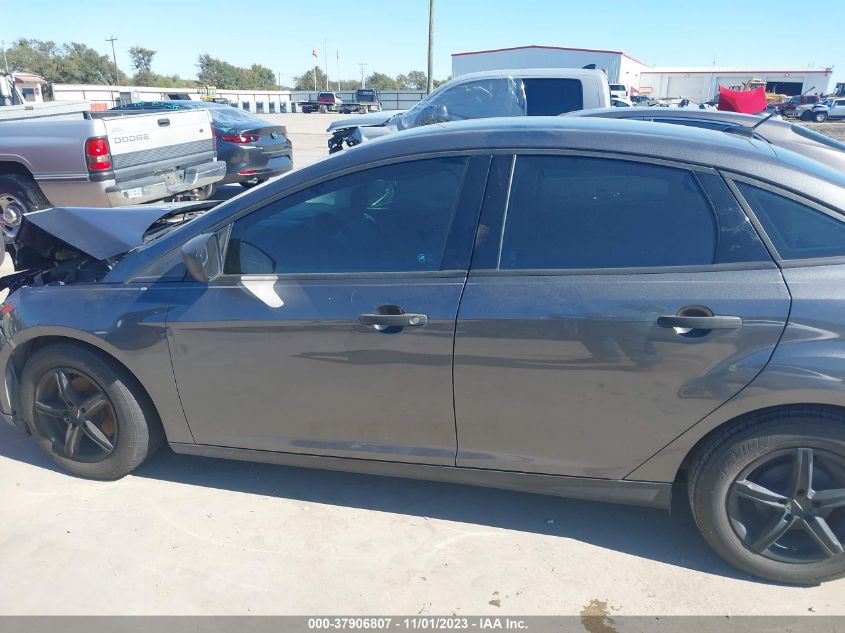 2018 Ford Focus S VIN: 1FADP3E28JL236006 Lot: 37906807