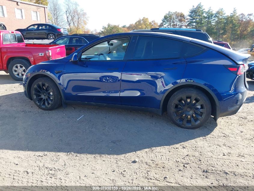 2022 Tesla Model Y Long Range Dual Motor All-Wheel Drive VIN: 7SAYGDEE4NF416137 Lot: 37910159