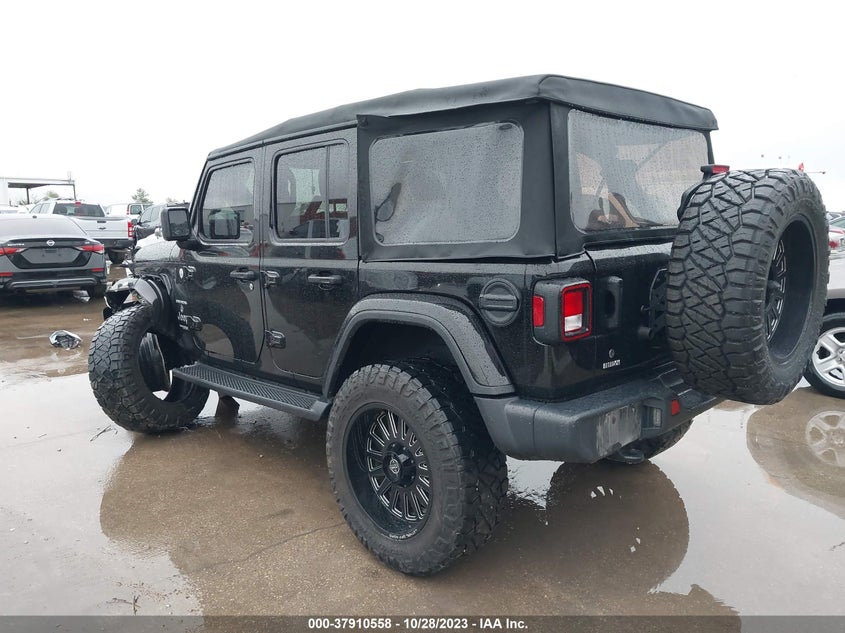 1C4HJXEN8JW331534 2018 Jeep Wrangler Unlimited Sahara