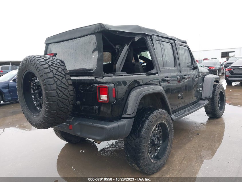 1C4HJXEN8JW331534 2018 Jeep Wrangler Unlimited Sahara