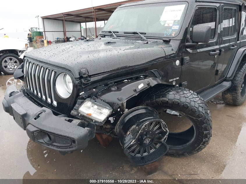 1C4HJXEN8JW331534 2018 Jeep Wrangler Unlimited Sahara