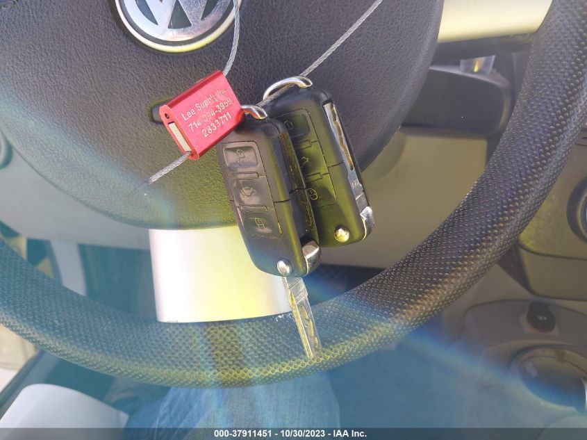 2005 Volkswagen New Beetle Convertible Gls VIN: 3VWCM31Y15M311381 Lot: 37911451