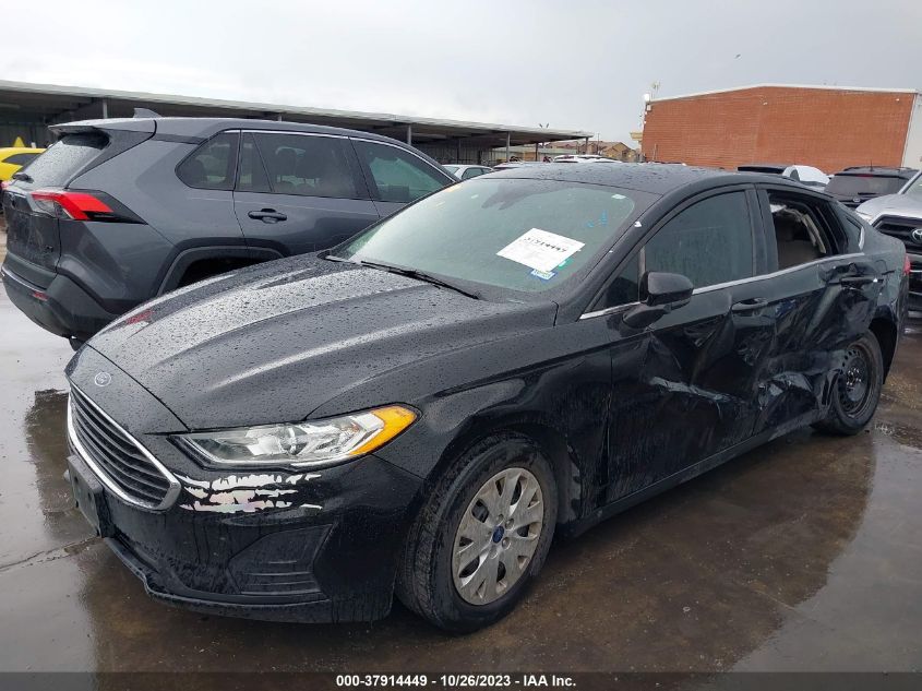 2020 Ford Fusion S VIN: 3FA6P0G76LR247560 Lot: 37914449