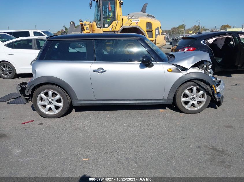 2010 Mini Cooper Hardtop VIN: WMWMF3C57ATZ27907 Lot: 37914927