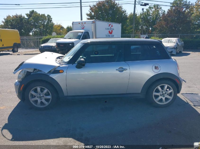 2010 Mini Cooper Hardtop VIN: WMWMF3C57ATZ27907 Lot: 37914927