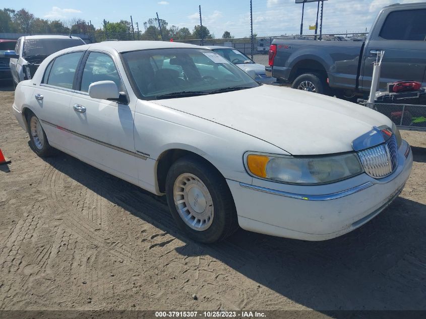 2001 Lincoln Town Car Executive VIN: 1LNHM81W81Y645017 Lot: 37915307