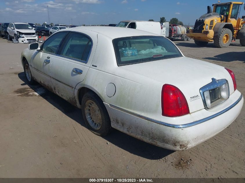 2001 Lincoln Town Car Executive VIN: 1LNHM81W81Y645017 Lot: 37915307