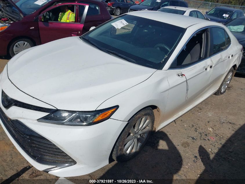 2018 Toyota Camry Le VIN: 4T1B11HK6JU073512 Lot: 37921597