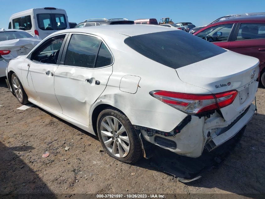 2018 Toyota Camry Le VIN: 4T1B11HK6JU073512 Lot: 37921597